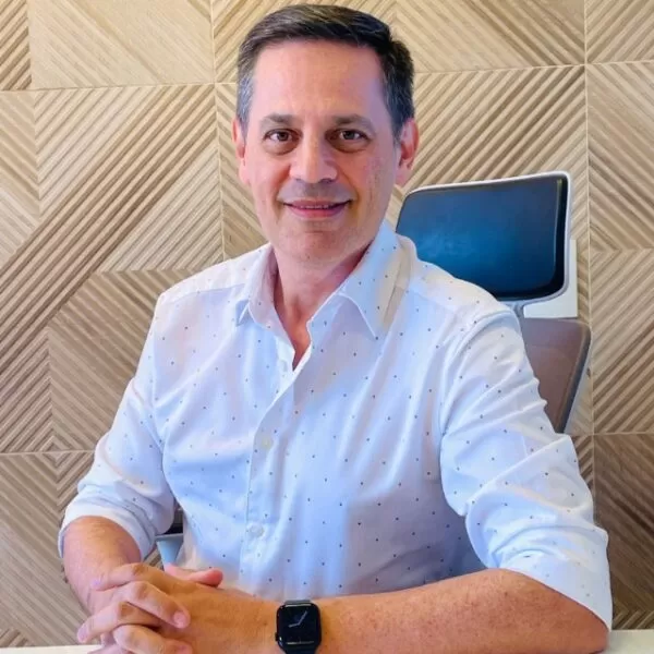 Dr. Eucimar Guimarães - Especialista em Tricologia